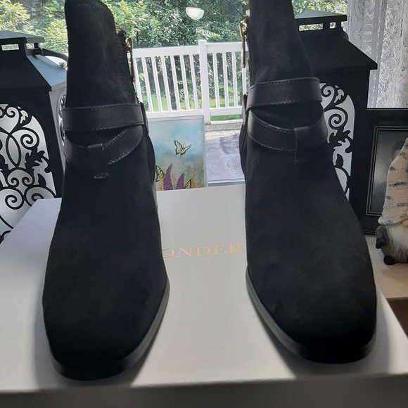 Boots - Picture 1 of 3